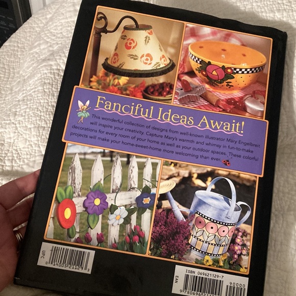 Mary englebreit hardback book. Projects to make indoors & out.Includes patterns - Picture 5 of 16